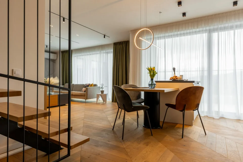 REFINED MINIMALIST PENTHOUSE