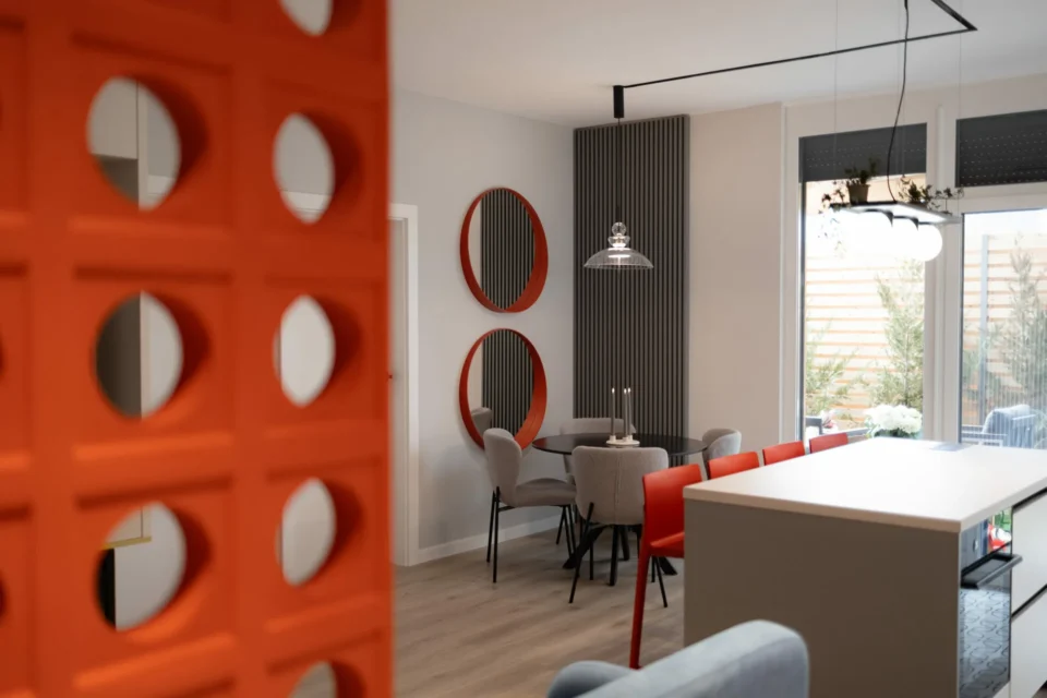 Apartamentul alb-roșu - INHK Design Studio