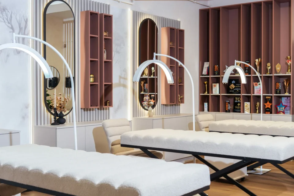 Your Luxury Lash Destination - Asad Design
