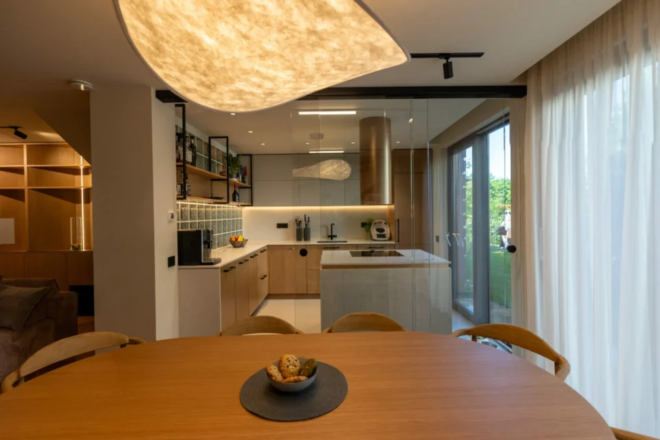 Duplex modern pe trei niveluri - LightDetail Studio