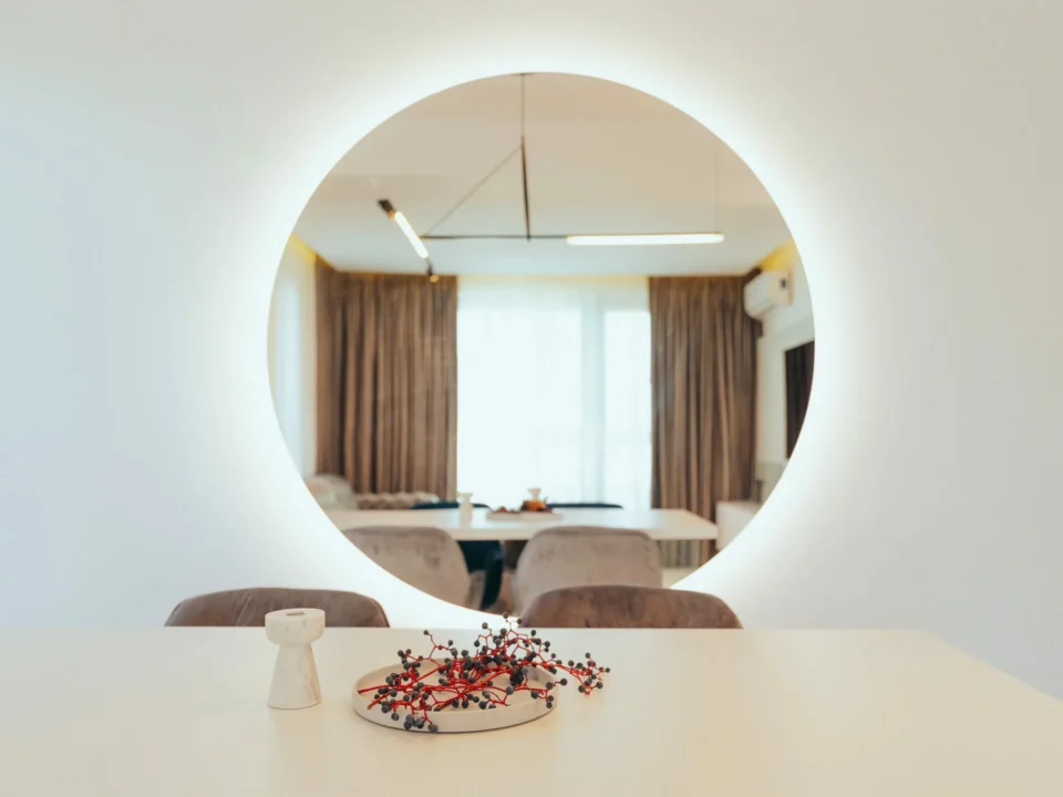 Mirrored nature - Orlla Studio
