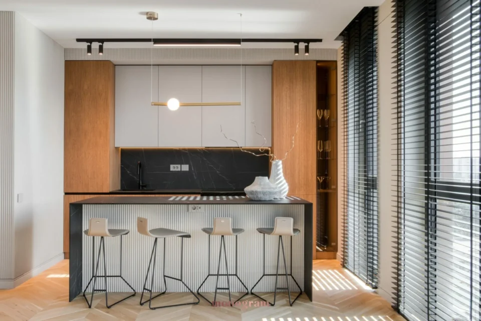 URBAN BALANCE - MONOGRAM LIVING
