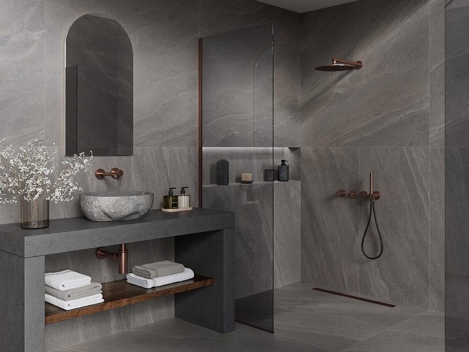 O baie amenajată în stil minimalist cu finisajele Pamesa Cerámica 2 pam1900x3149